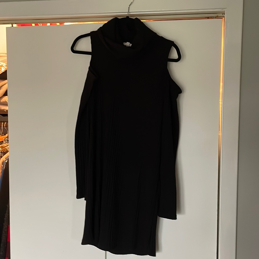 Black cold shoulder light weight knot top. Tunic type length. Worn once!